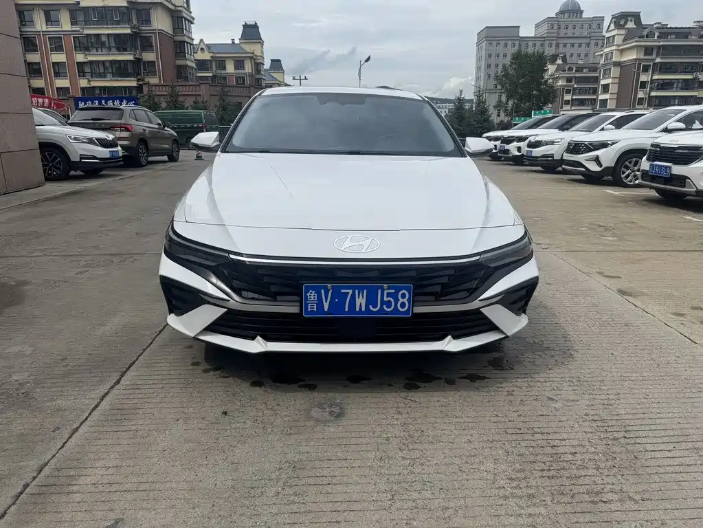 Hyundai Elantra — фото 4