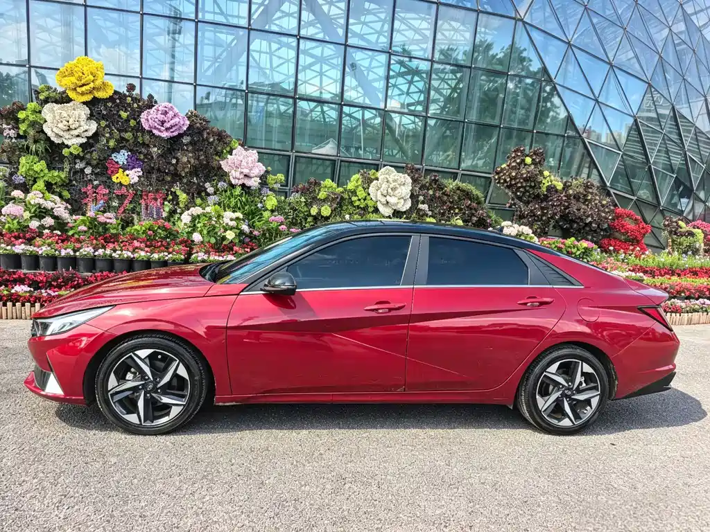 Hyundai Elantra — фото 3