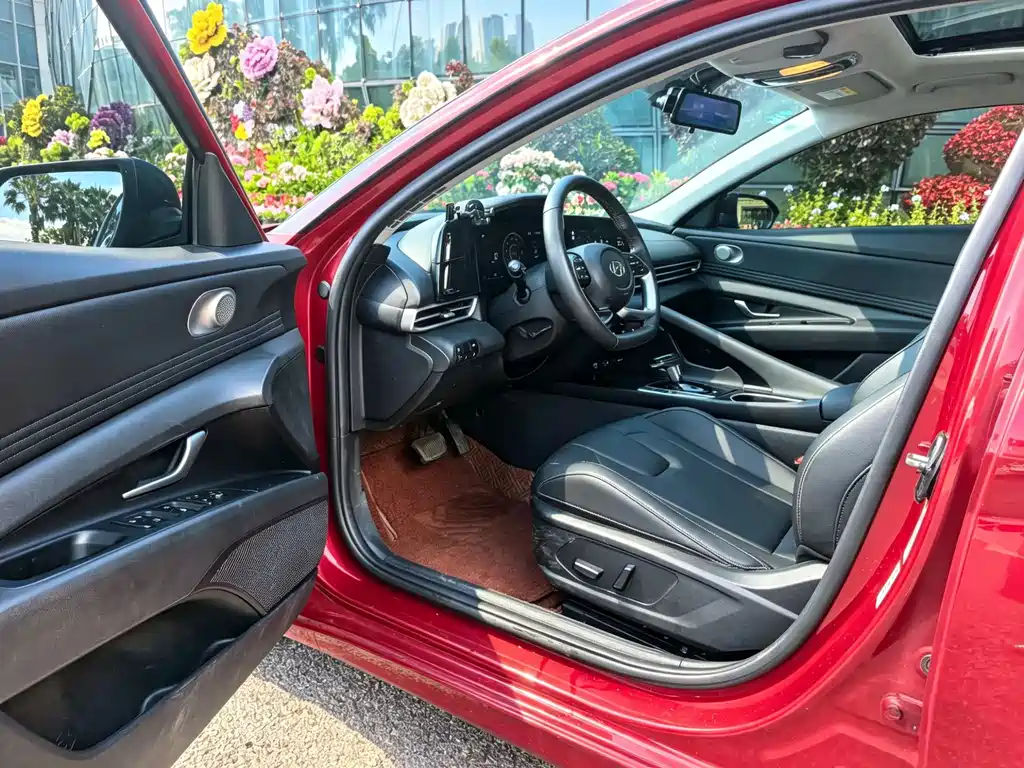 Hyundai Elantra — фото 4