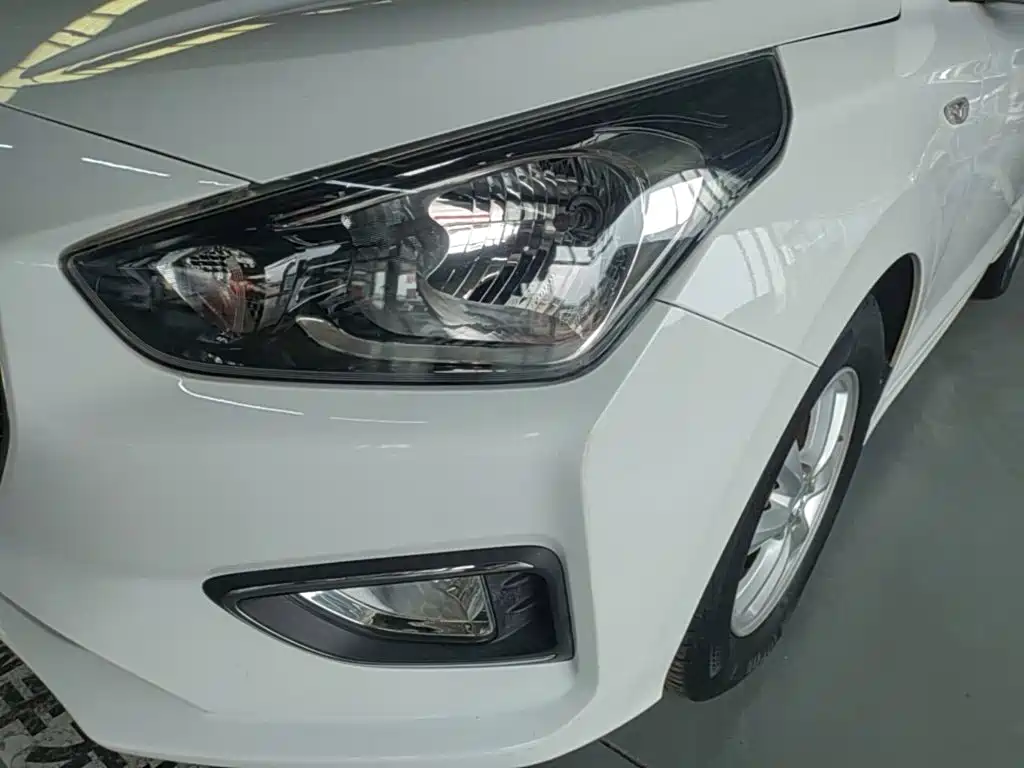 Hyundai Verna — фото 24