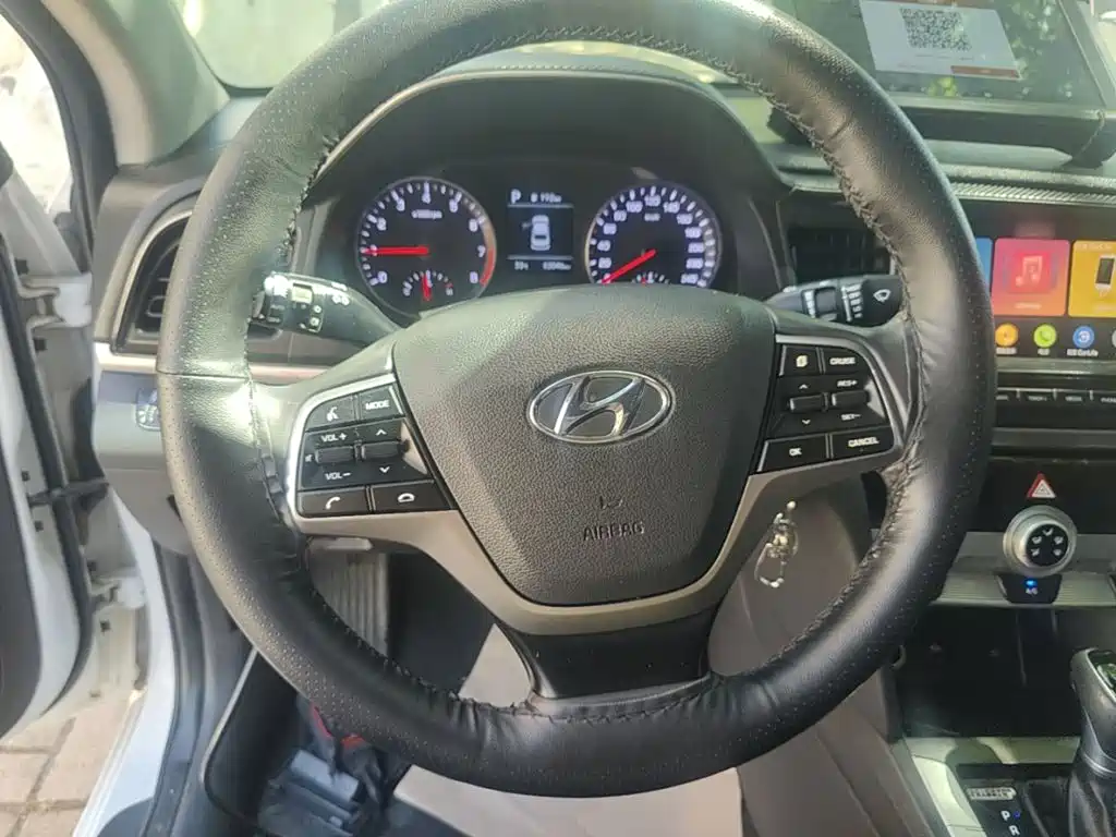 Hyundai Elantra — фото 11