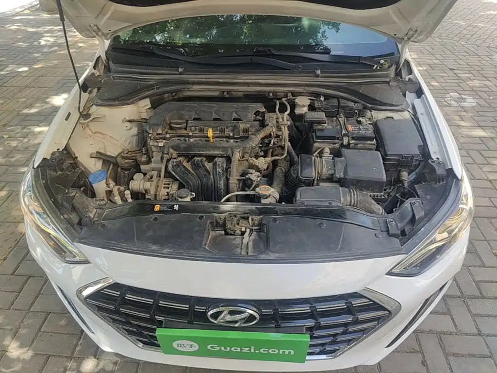 Hyundai Elantra — фото 20
