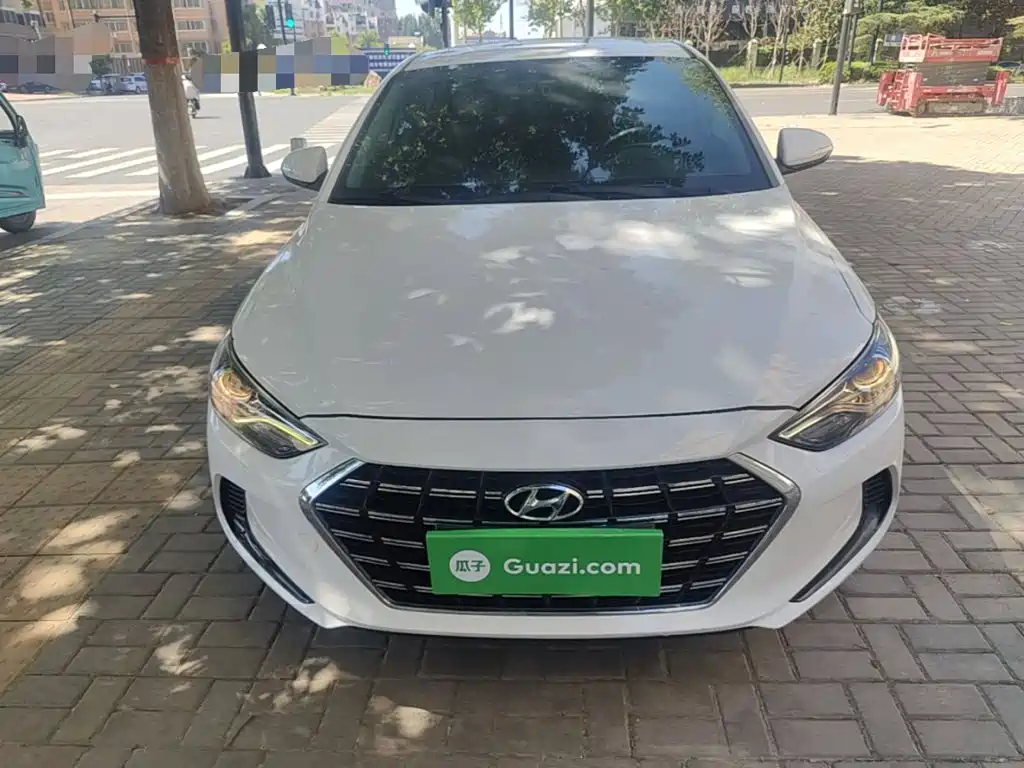 Hyundai Elantra — фото 3