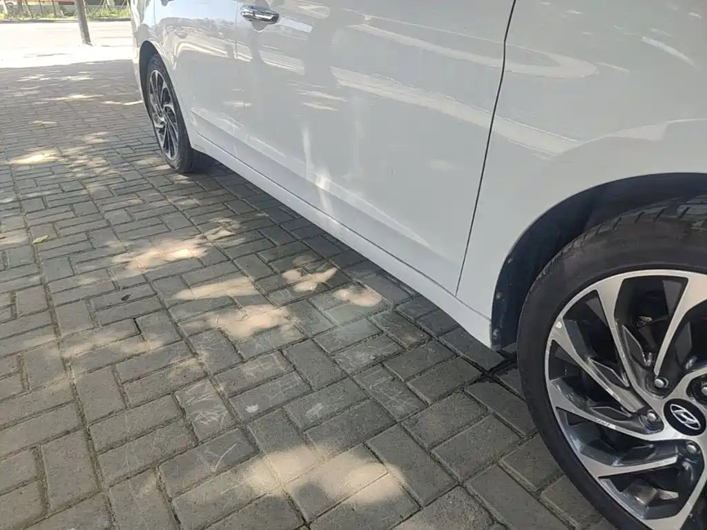 Hyundai Elantra — фото 21