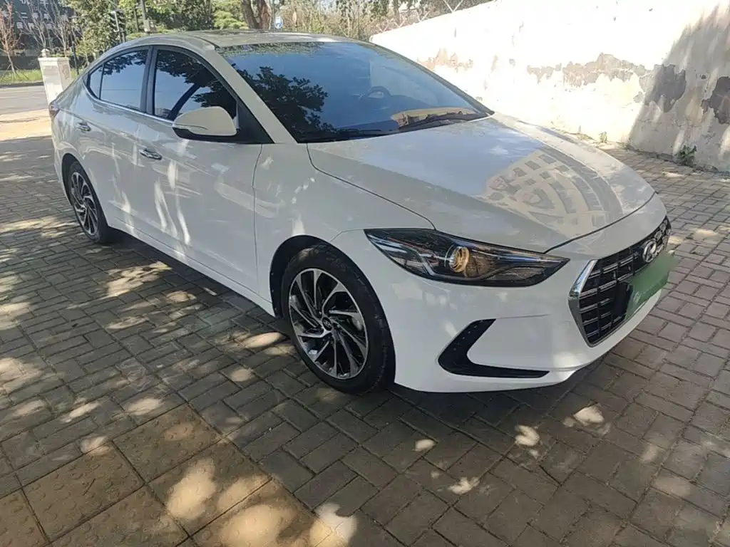 Hyundai Elantra — фото 4
