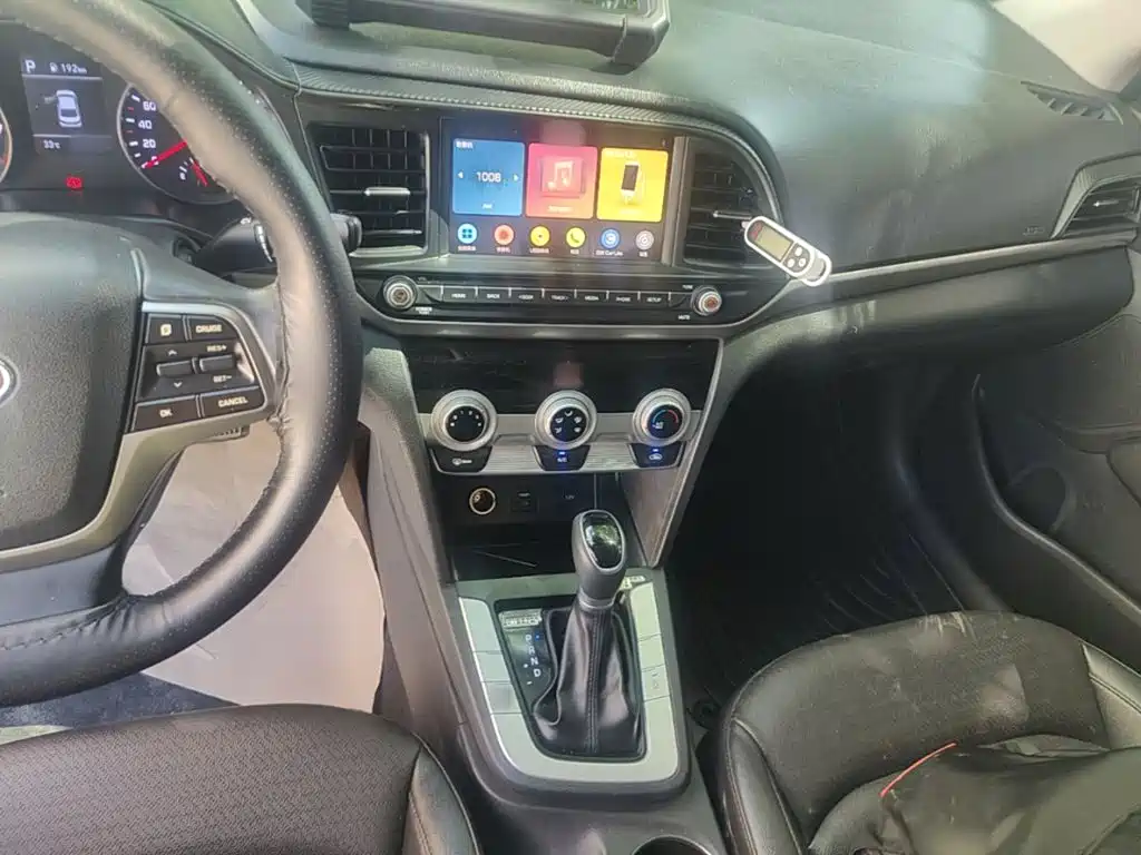 Hyundai Elantra — фото 10