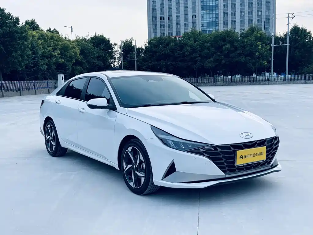Hyundai Elantra — фото 3