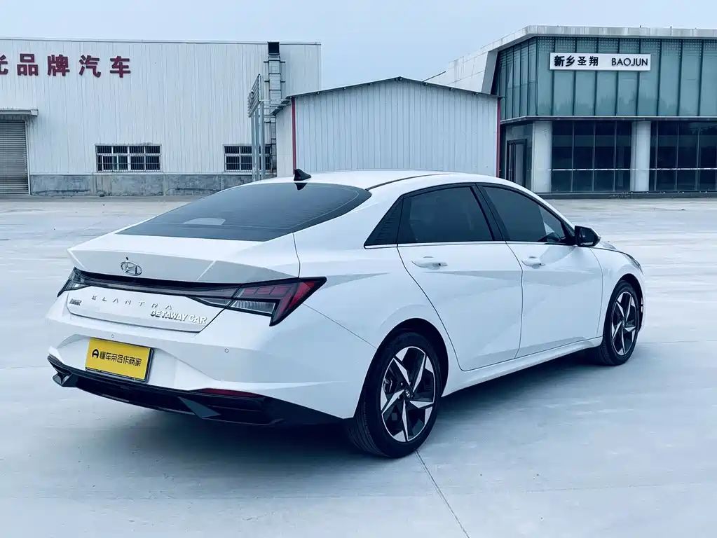 Hyundai Elantra — фото 4