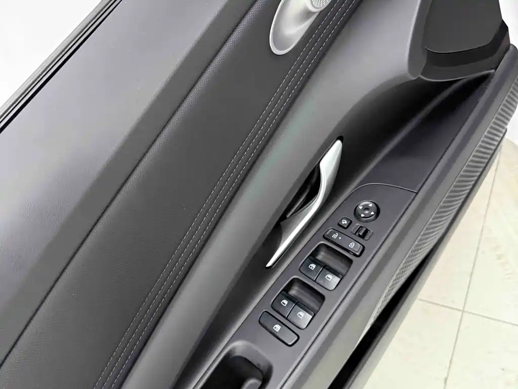 Hyundai Elantra — фото 18