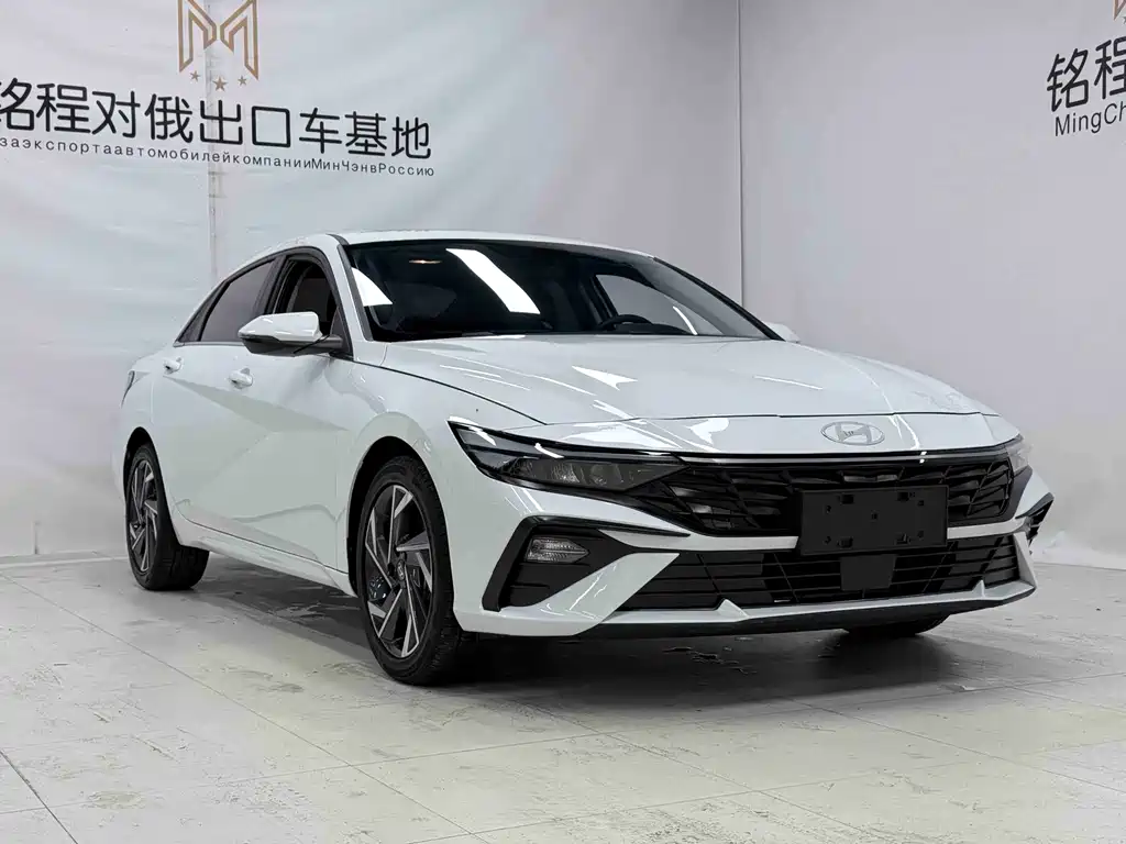 Hyundai Elantra — фото 3