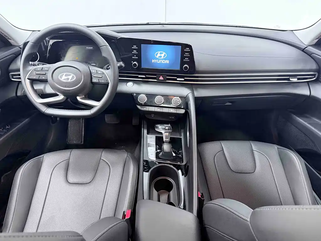Hyundai Elantra — фото 8