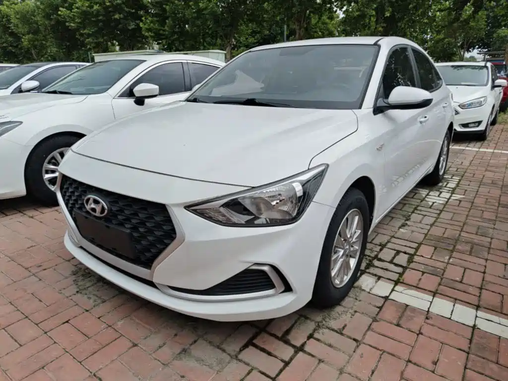 Hyundai Elantra — фото 2