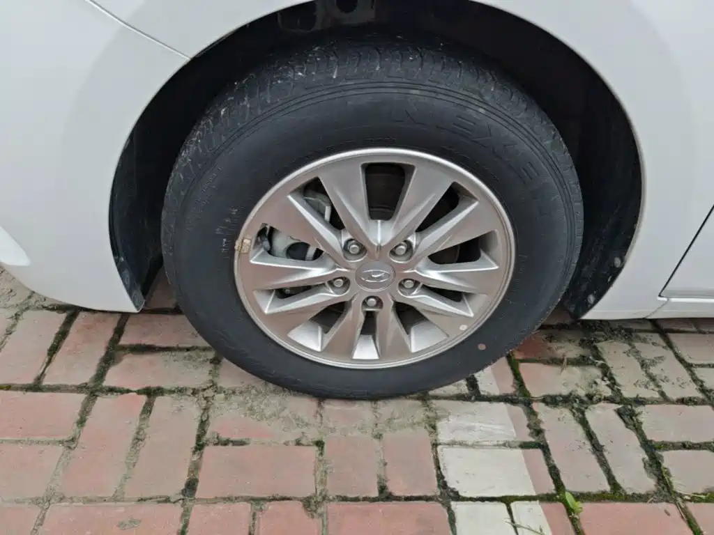 Hyundai Elantra — фото 23