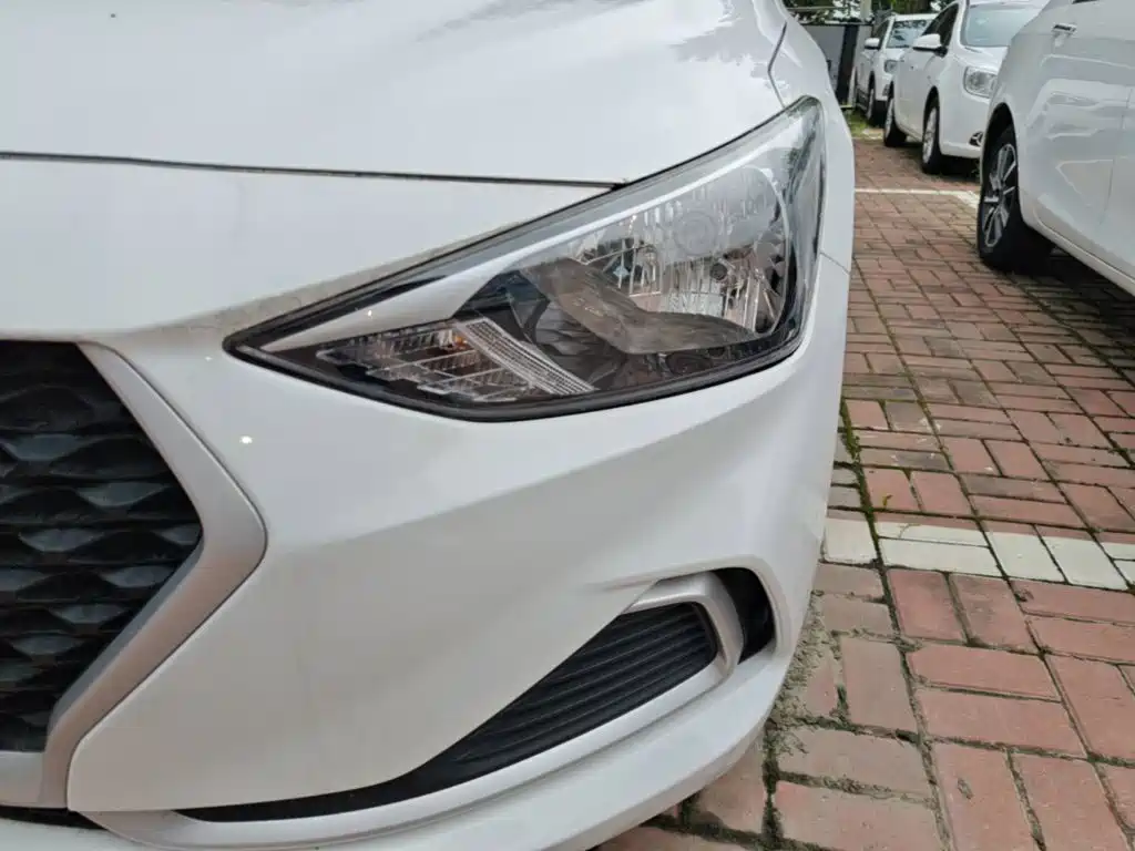 Hyundai Elantra — фото 24