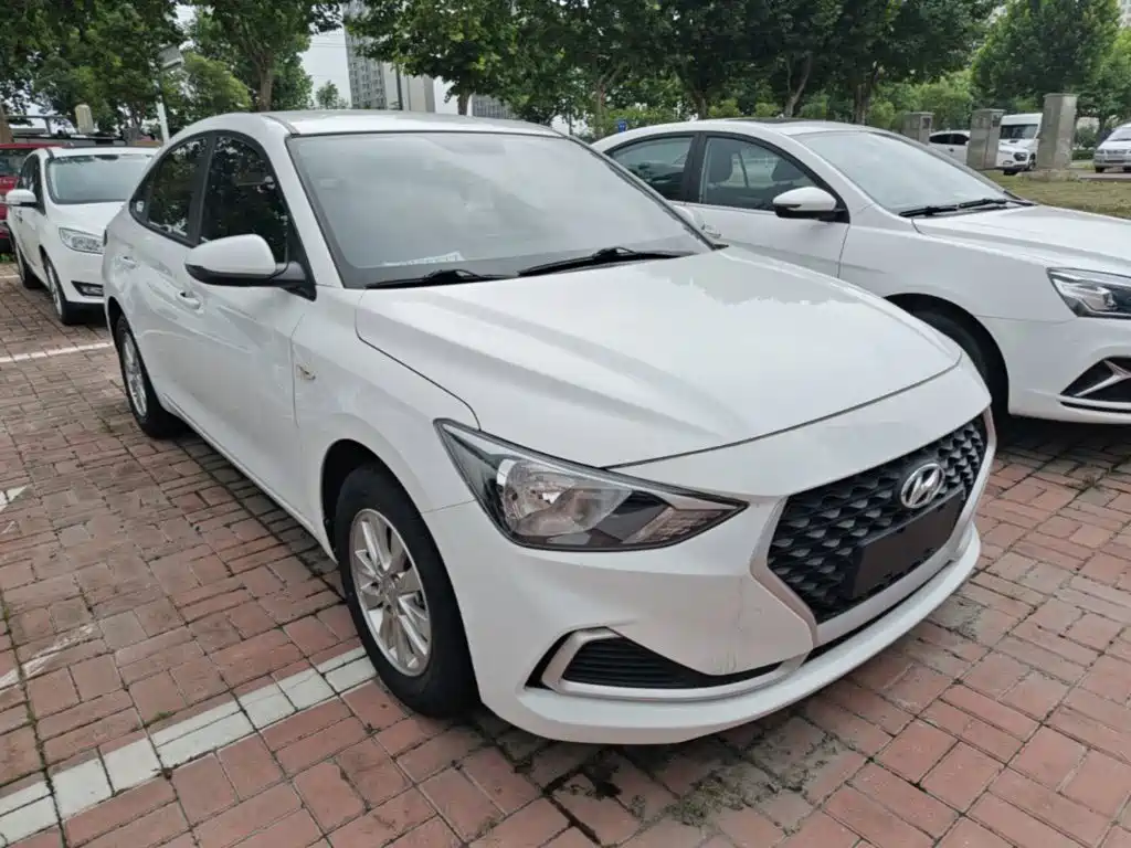 Hyundai Elantra — фото 4