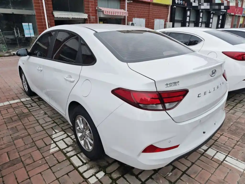 Hyundai Elantra — фото 5