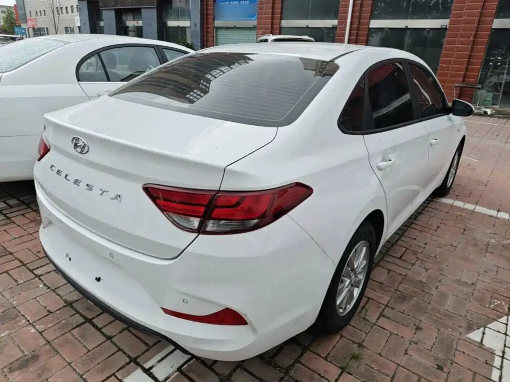 Hyundai Elantra — фото 7