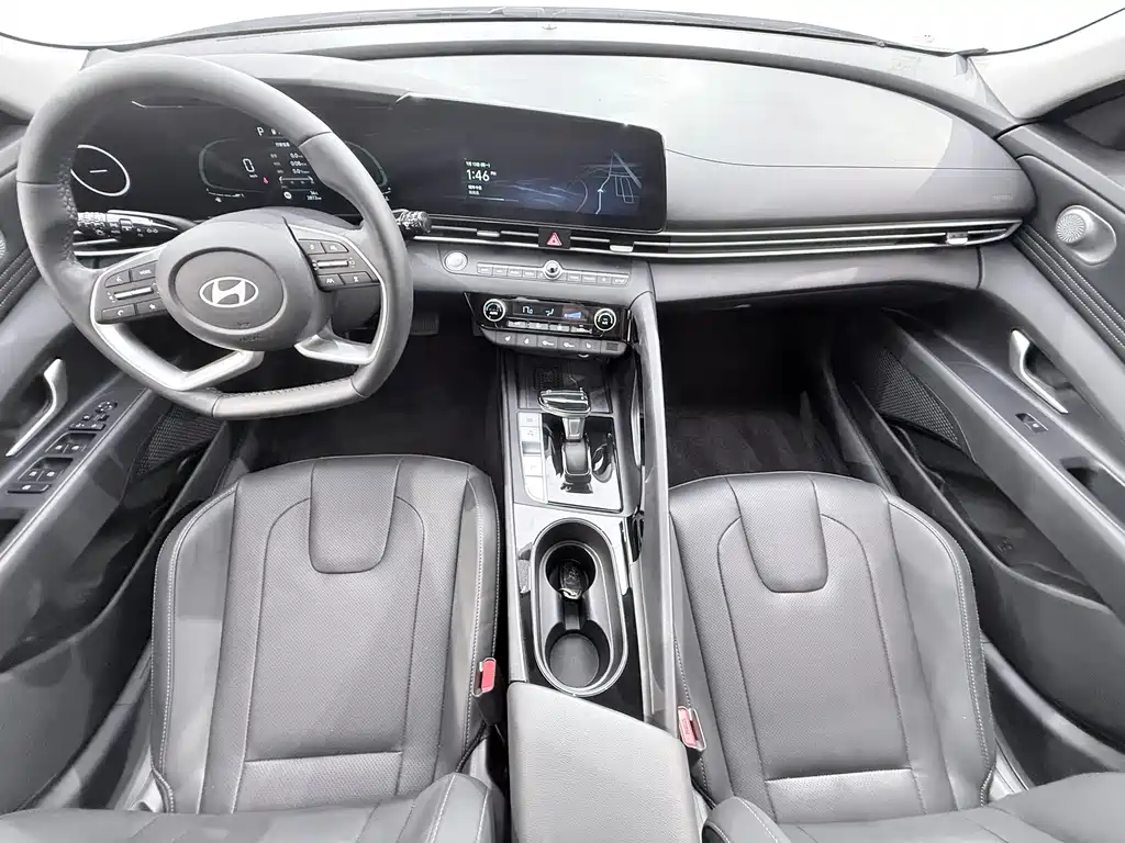 Hyundai Elantra — фото 13