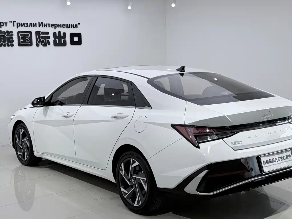 Hyundai Elantra — фото 6