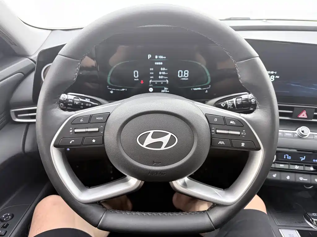 Hyundai Elantra — фото 8