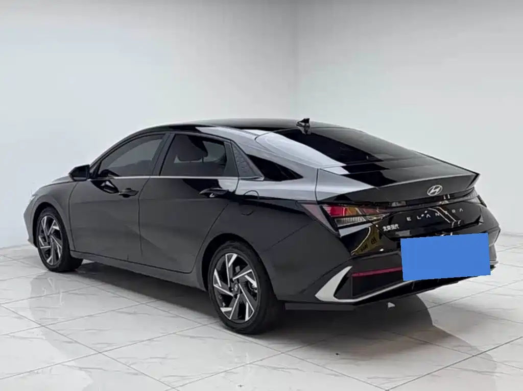 Hyundai Elantra — фото 2
