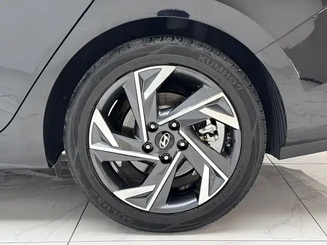 Hyundai Elantra — фото 13