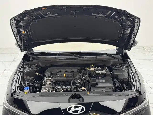 Hyundai Elantra — фото 17