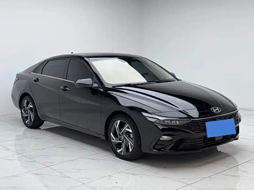 Hyundai Elantra — фото 3
