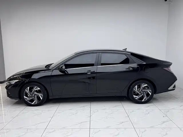 Hyundai Elantra — фото 4