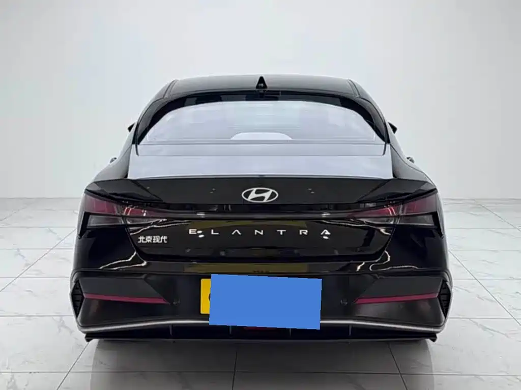 Hyundai Elantra — фото 7