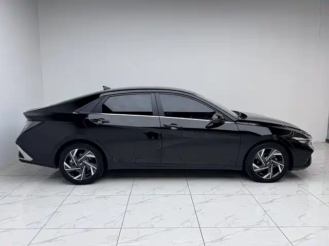 Hyundai Elantra — фото 8