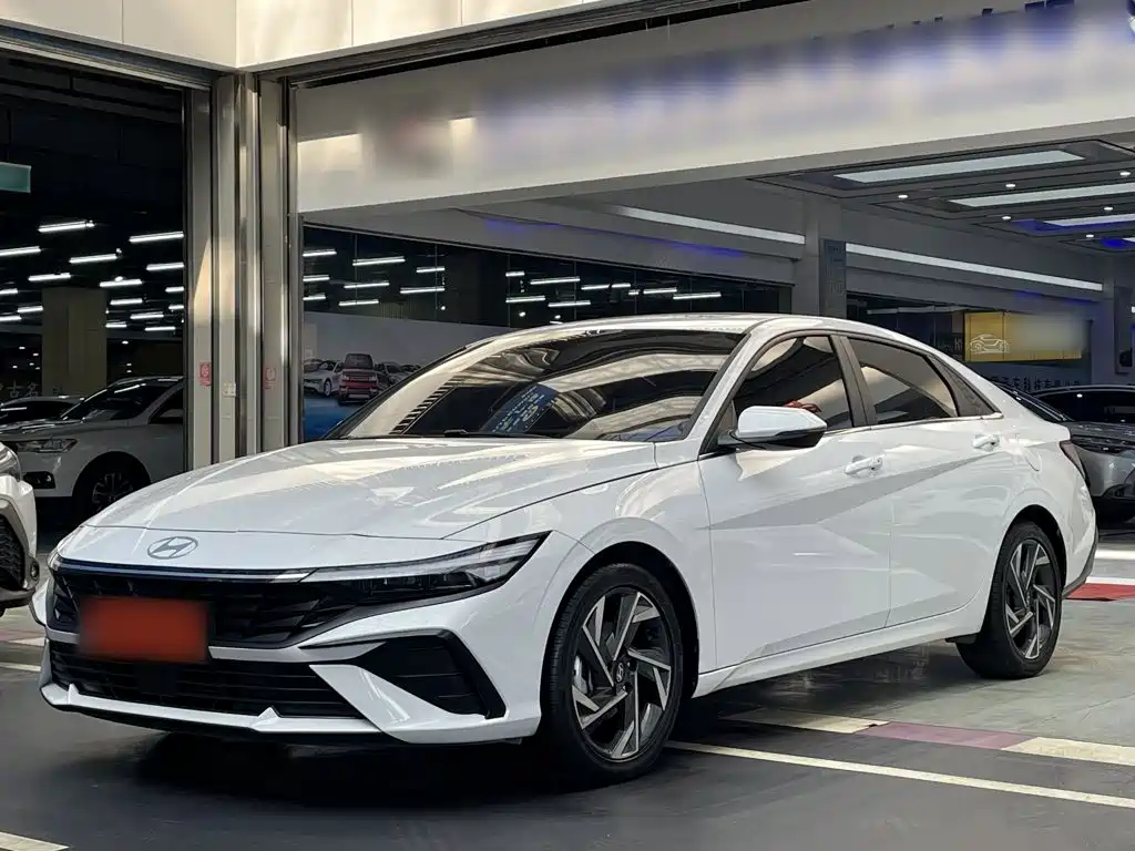 Hyundai Elantra — фото 2