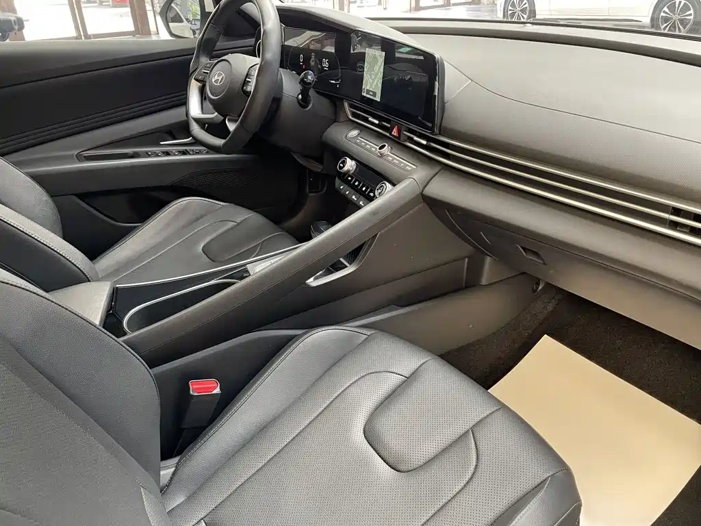 Hyundai Elantra — фото 21