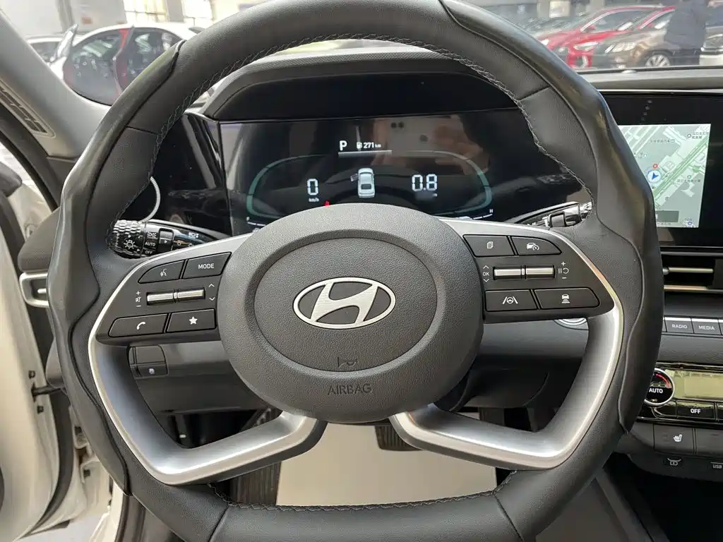 Hyundai Elantra — фото 5