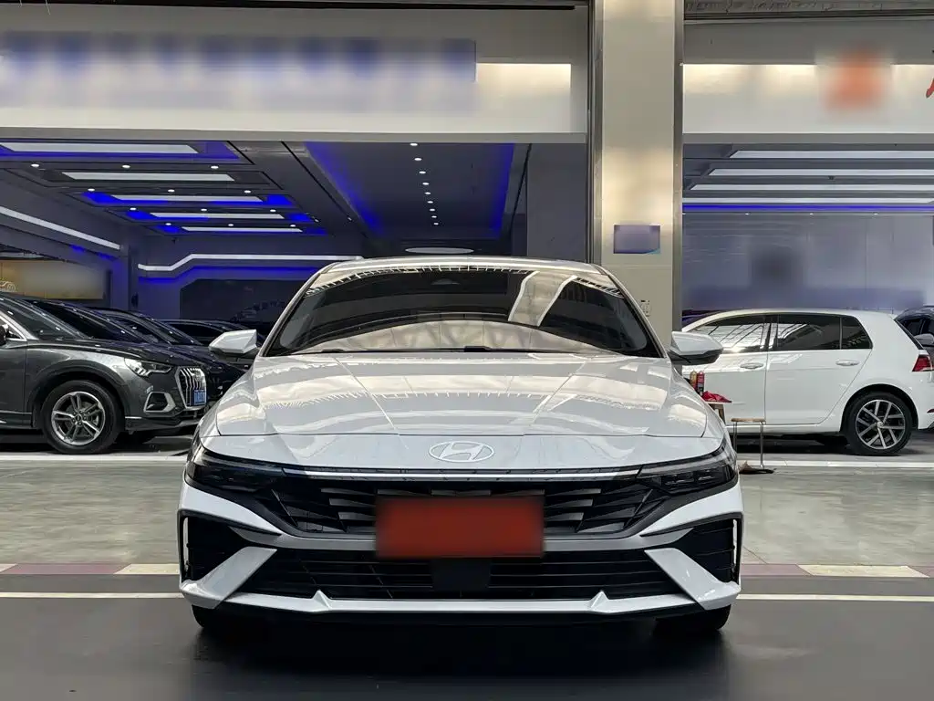 Hyundai Elantra — фото 8