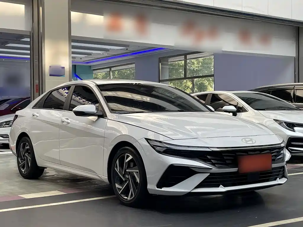Hyundai Elantra — фото 9