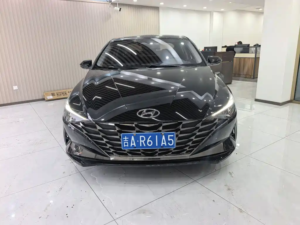 Hyundai Elantra — фото 2