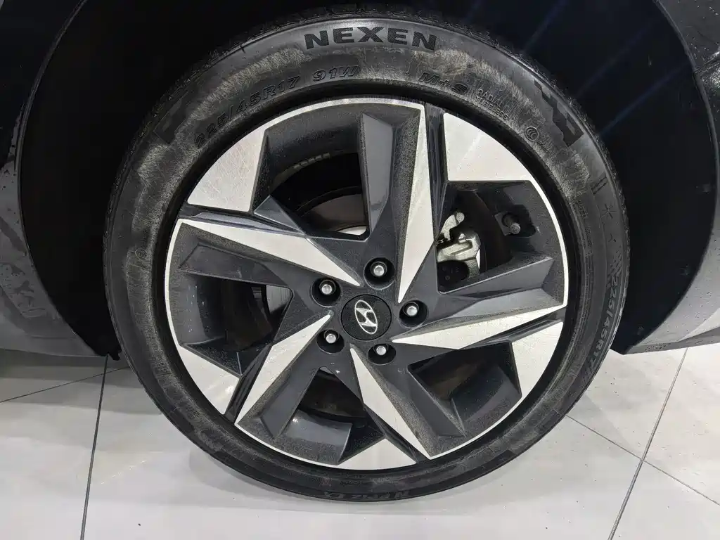 Hyundai Elantra — фото 14