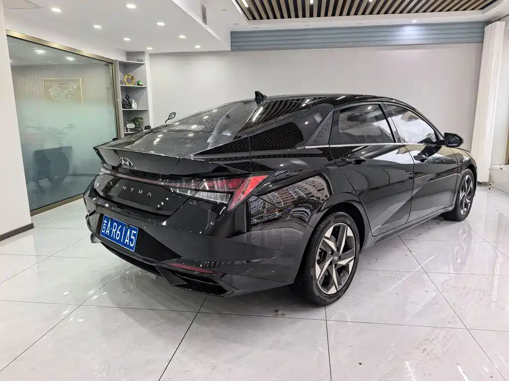 Hyundai Elantra — фото 4