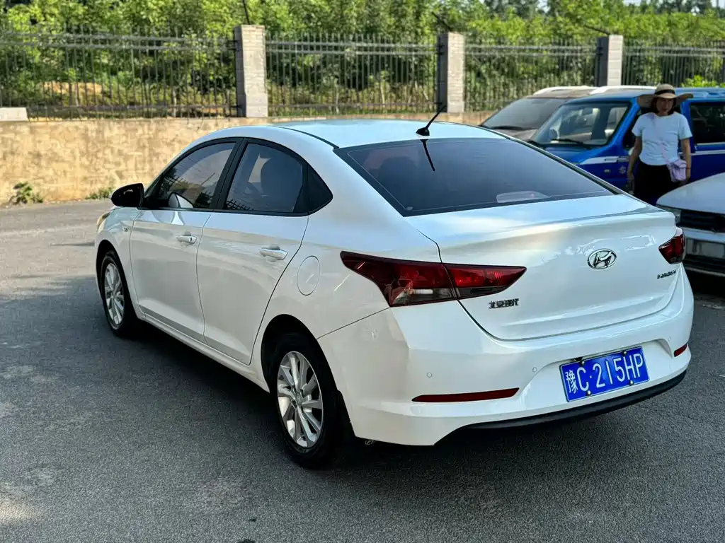 Hyundai Verna — фото 7