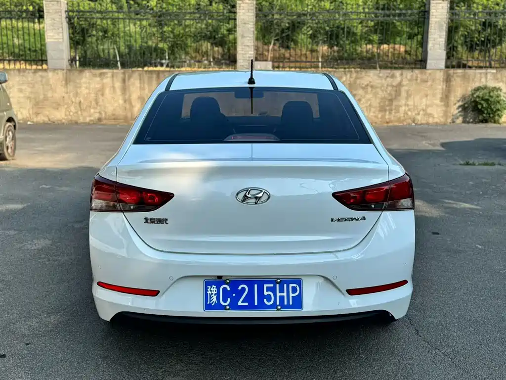Hyundai Verna — фото 8