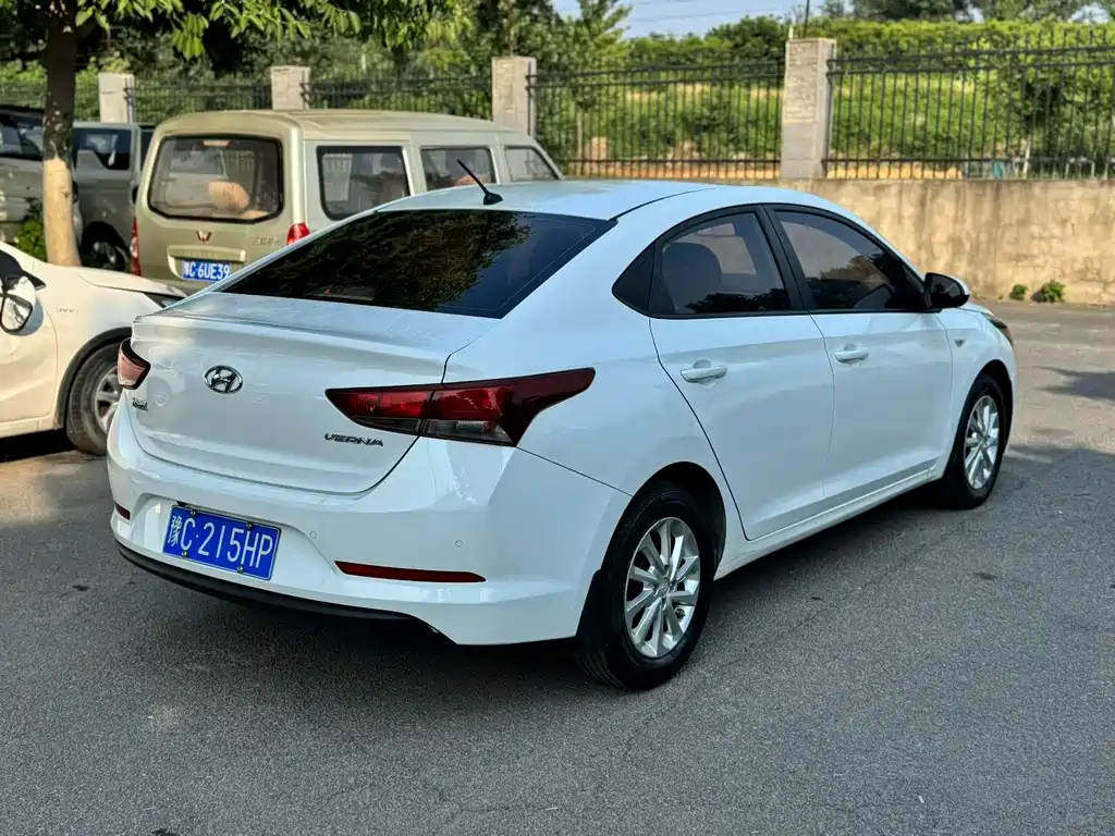 Hyundai Verna — фото 9