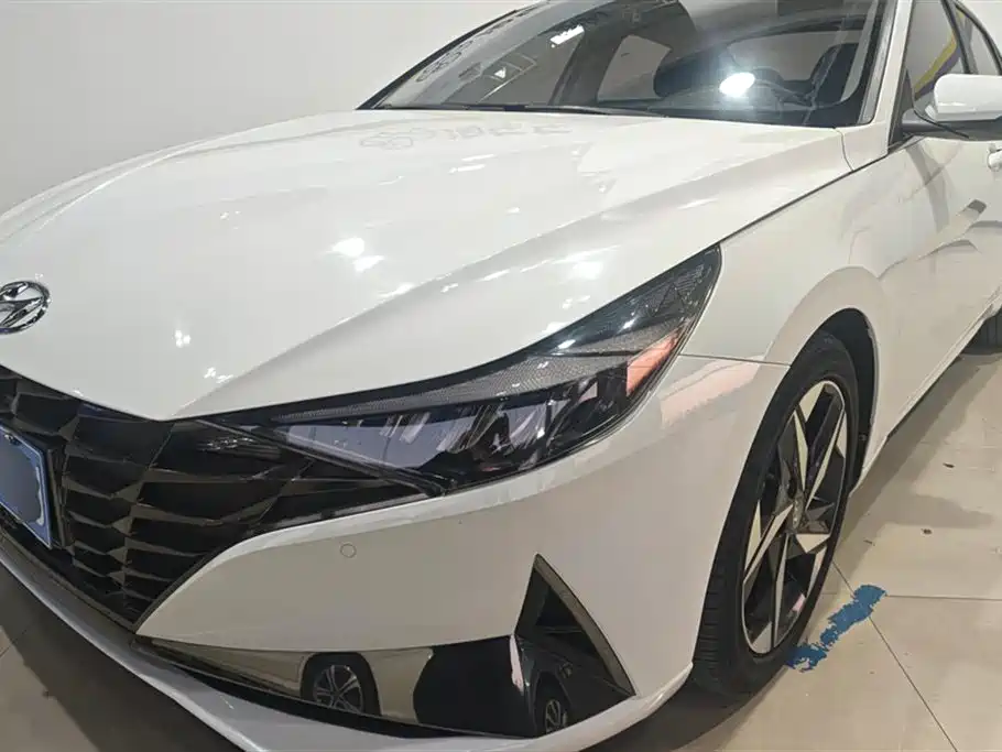 Hyundai Elantra — фото 5