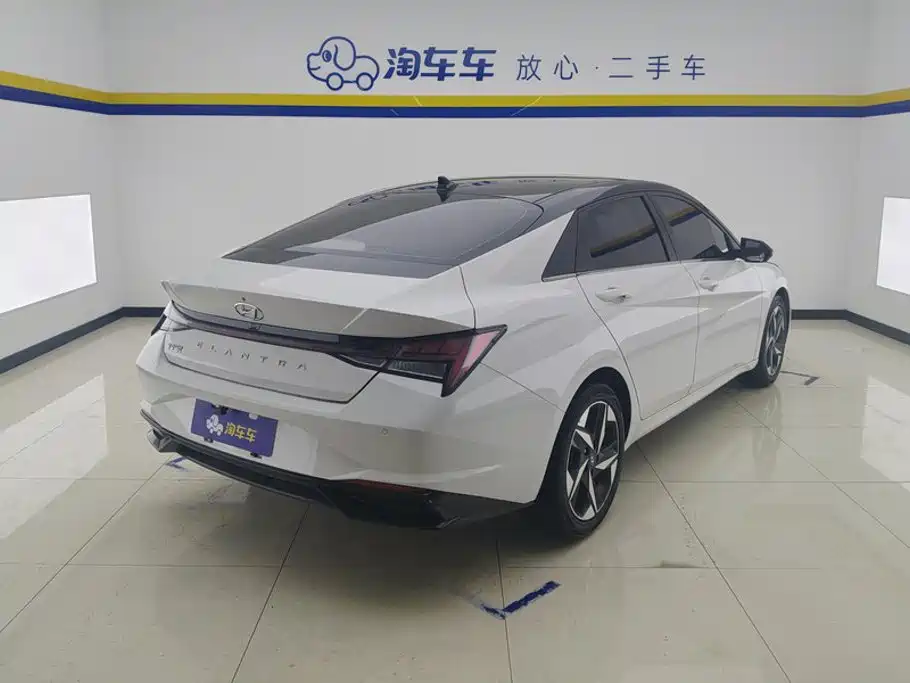 Hyundai Elantra — фото 3