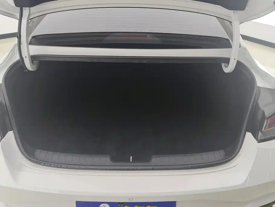 Hyundai Elantra — фото 4