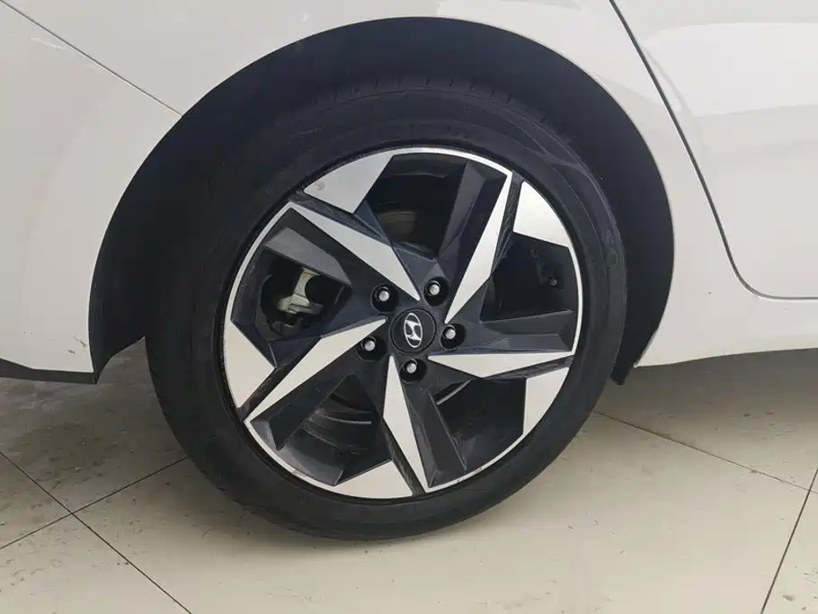 Hyundai Elantra — фото 6