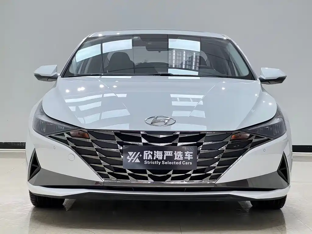 Hyundai Elantra — фото 2