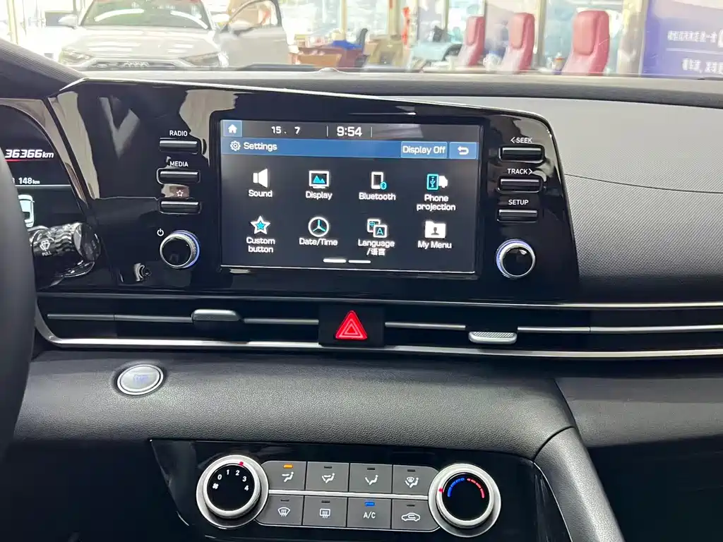 Hyundai Elantra — фото 11