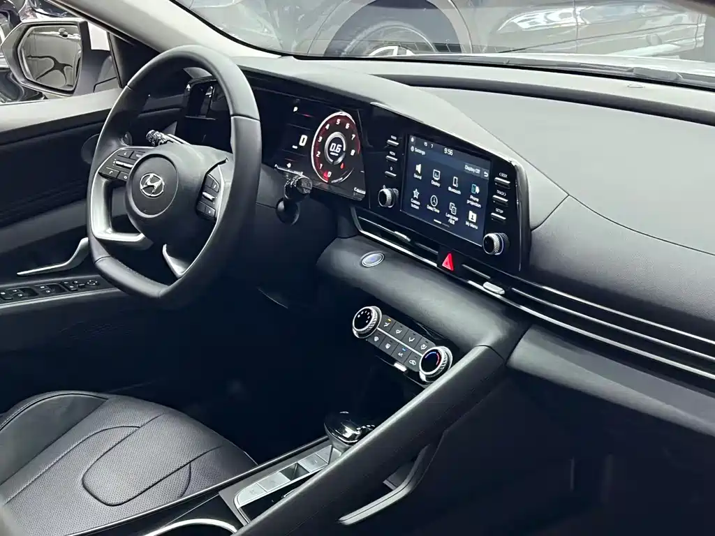 Hyundai Elantra — фото 20