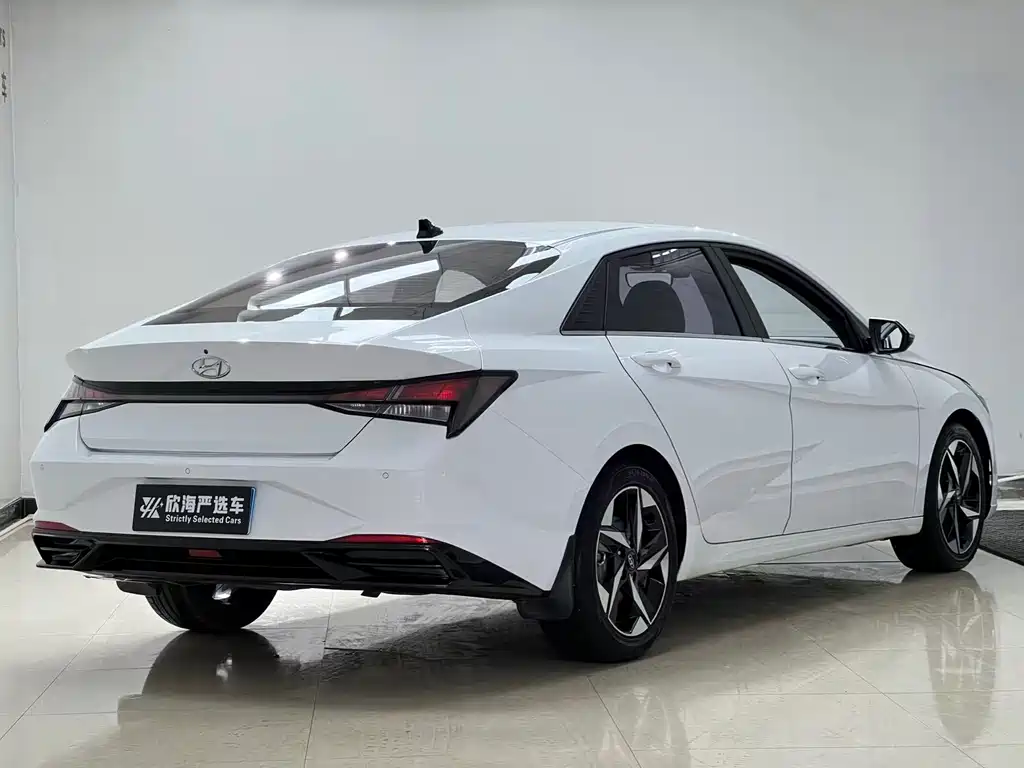 Hyundai Elantra — фото 4